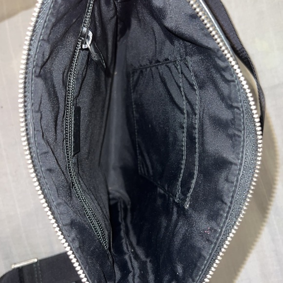 Gucci GG Supreme Small Zip-Top Crossbody Bag - Picture 5 of 5